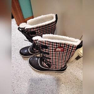 Sorel Women’s Tivoli Tall Plaid Lace Up Waterproof Snow Boot Red Brown  Size 7